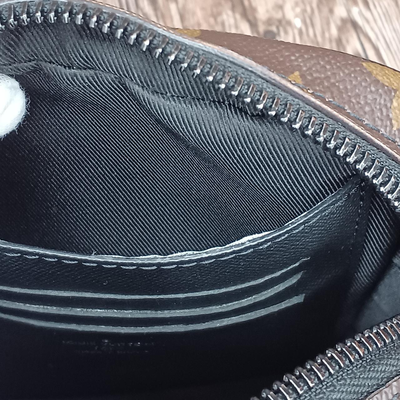 ポケットの縁にめくれあり