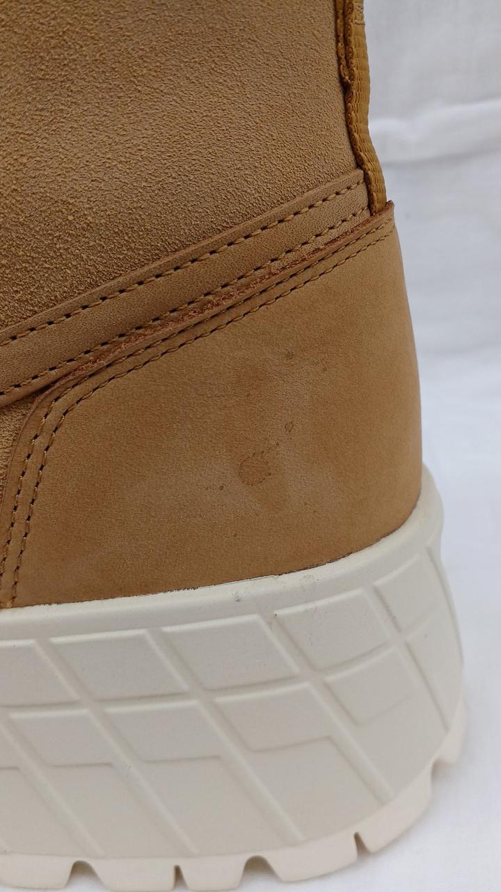 左足側面シミあり