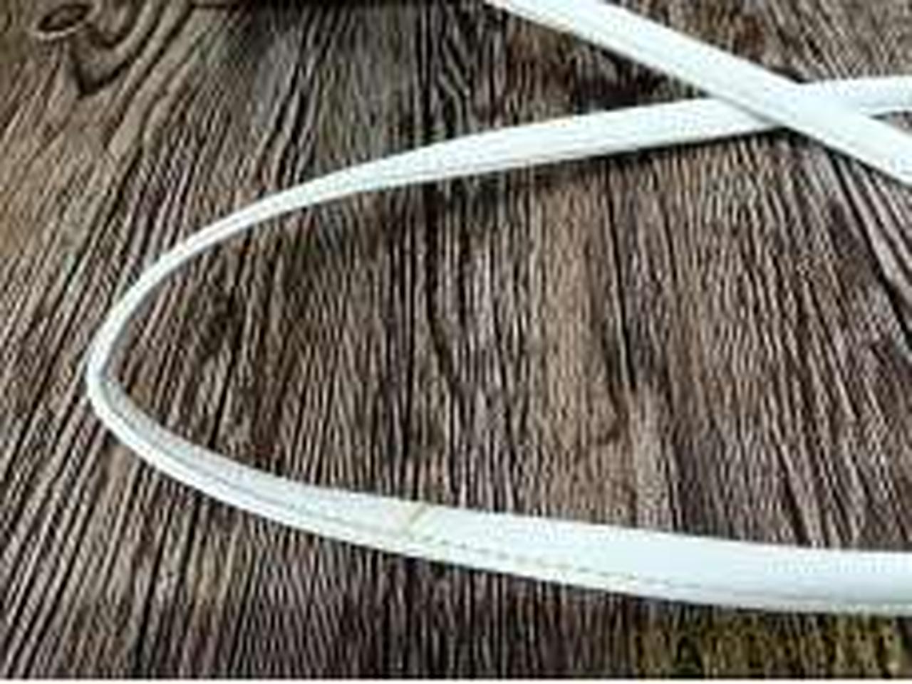 つなぎ目に変色あり