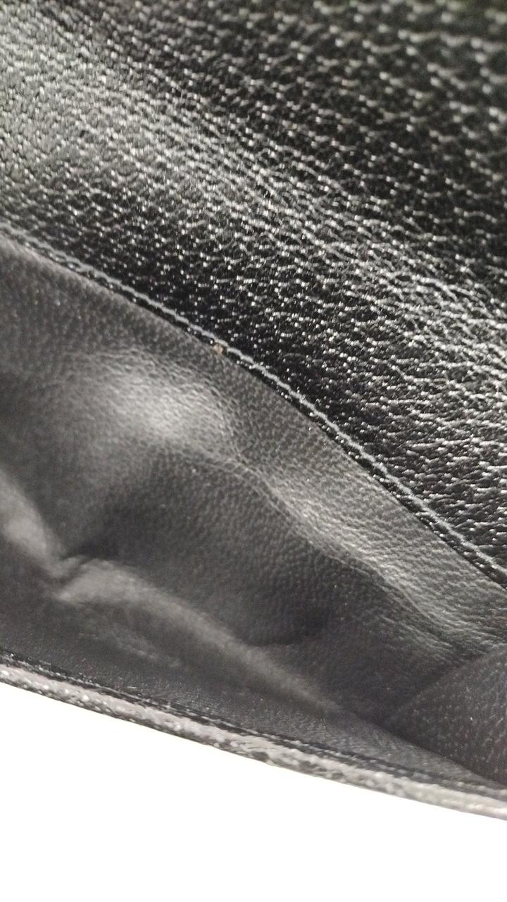 小銭入れ部分しわのようなあとあり