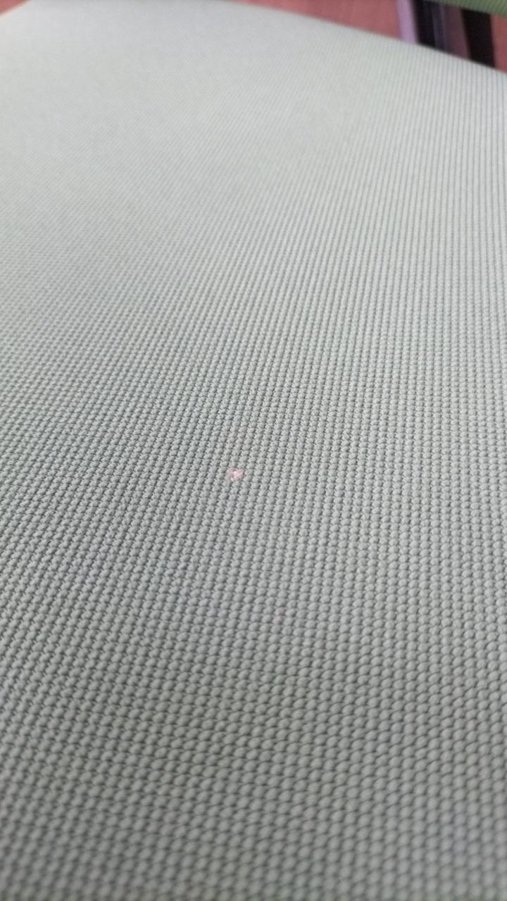 座面の一部に小さな汚れがあります