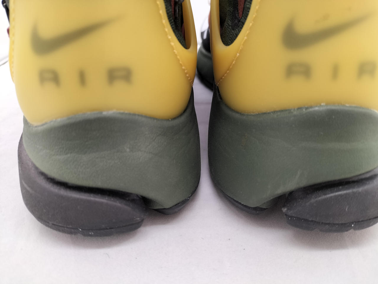 擦れやキズあります