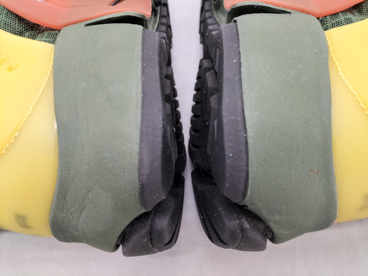 擦れやキズあり