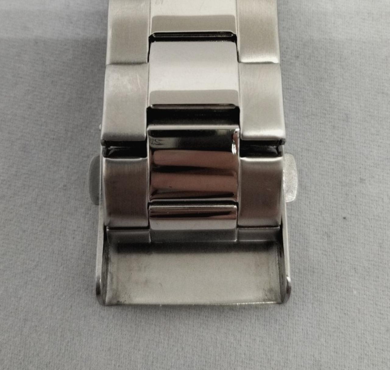 キズや擦れ等あります。