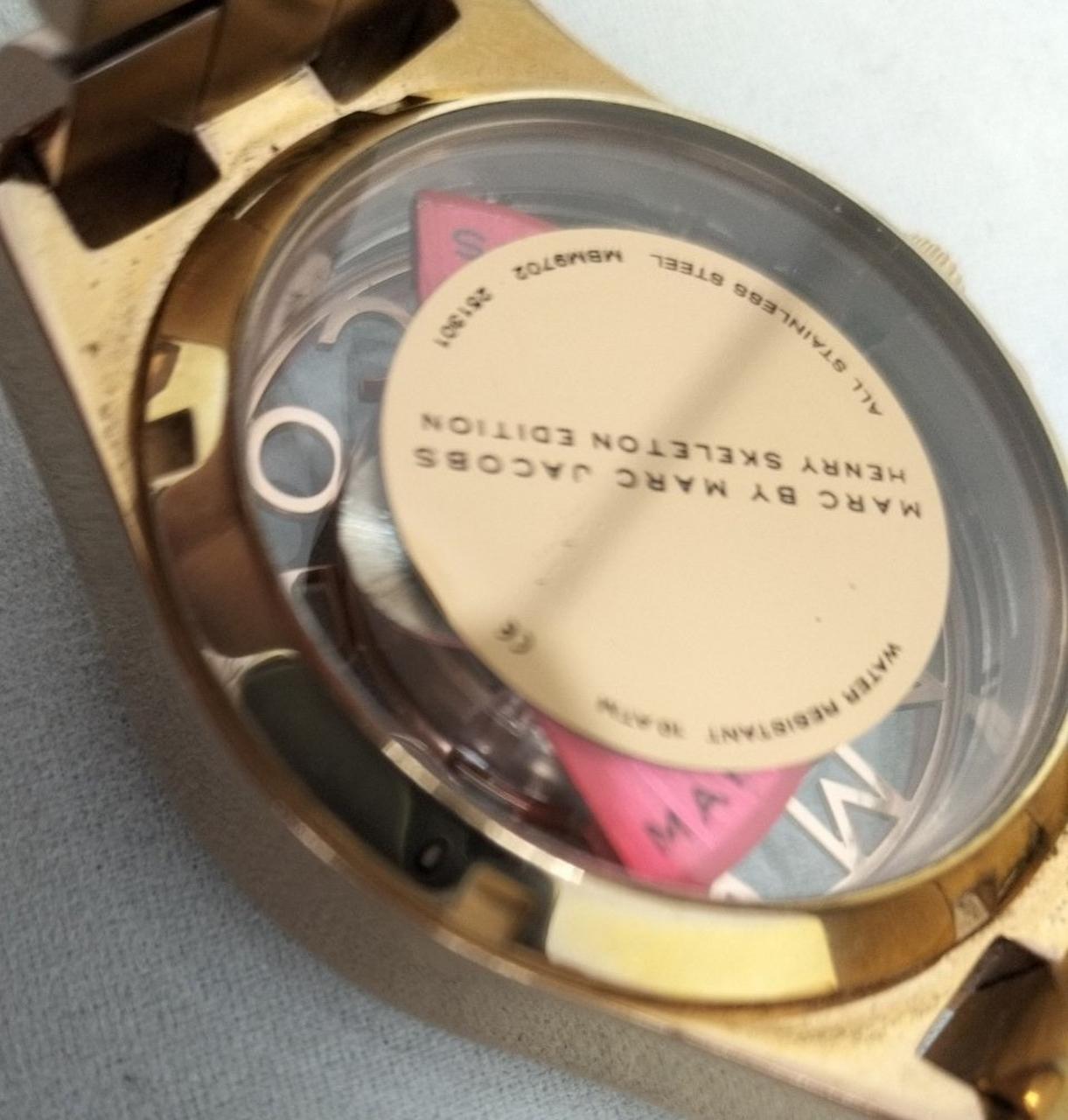 変色や色褪せ、キズ等あります。