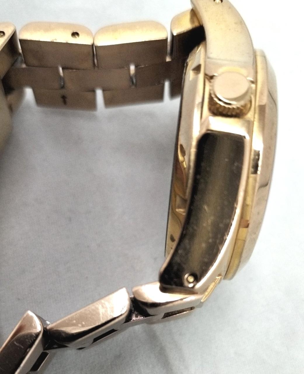 キズや変色等あります。