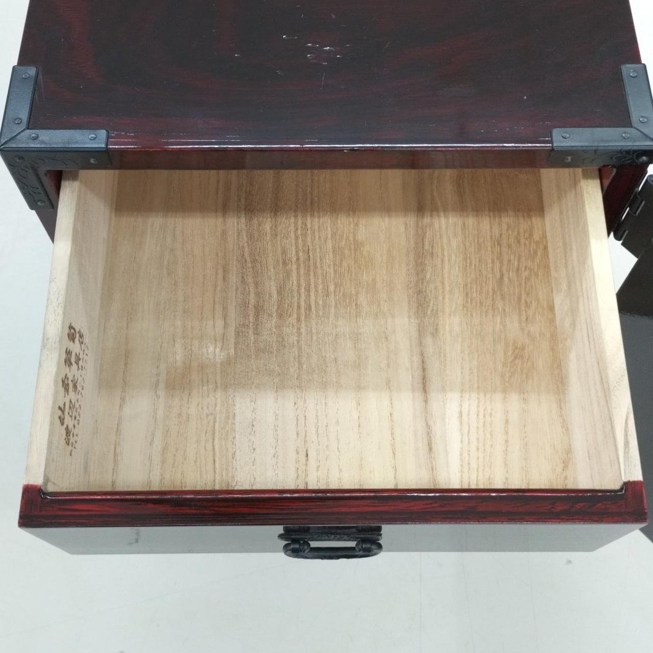 引き出し内は非常に状態が良いです