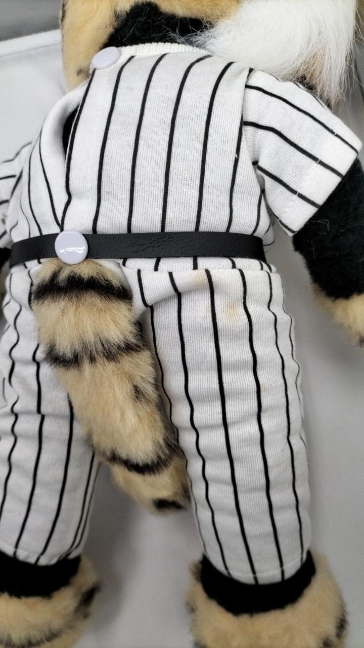 E21 未使用品 レア 廃盤 三英 阪神タイガース ぬいぐるみ 昭和レトロ 希少 阪神タイガース 三英貿易 トラッキー ぬいぐるみ レトロ 45cm - メルカリ