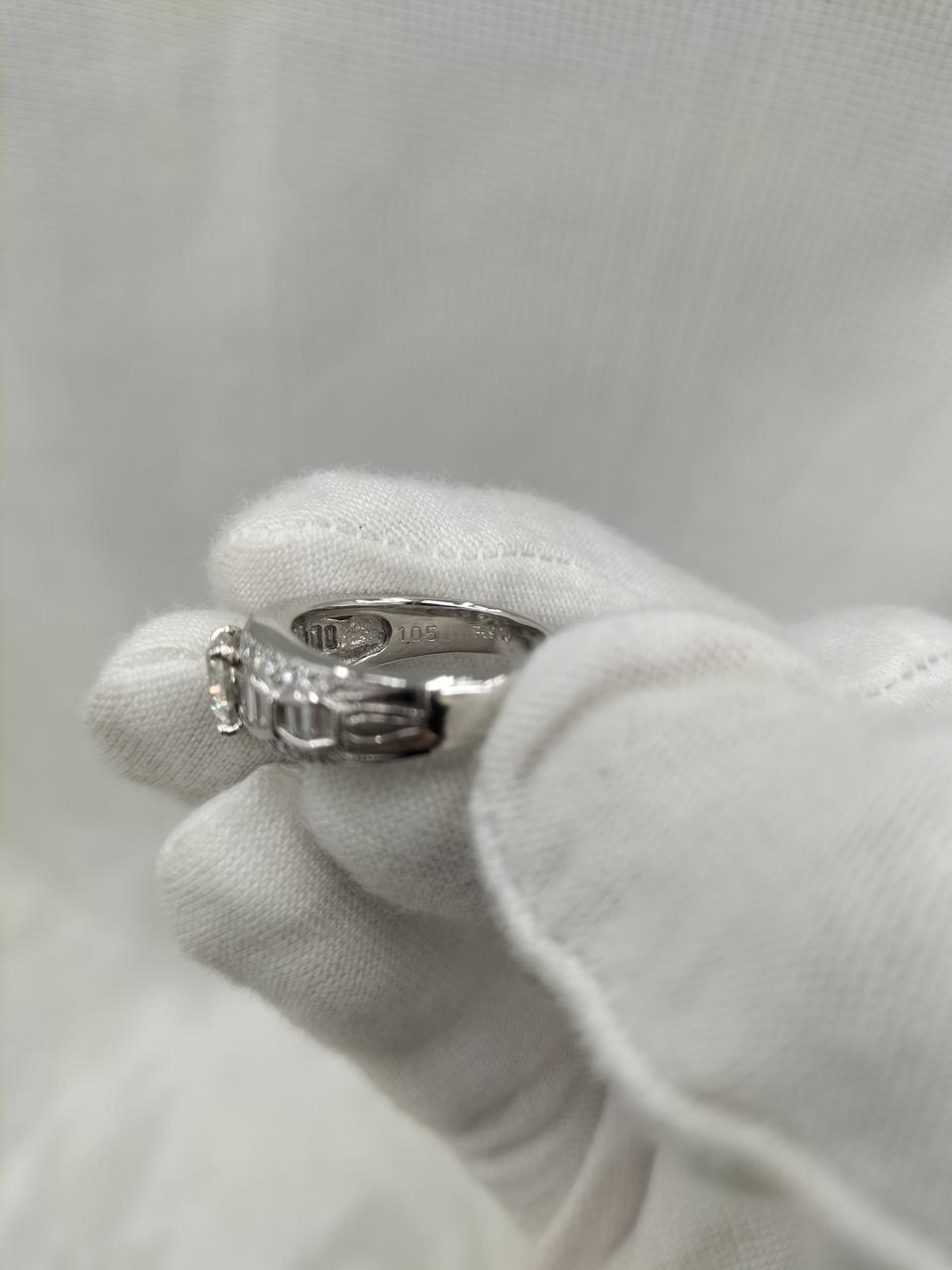 メインダイヤ:1.05ct 刻印あり