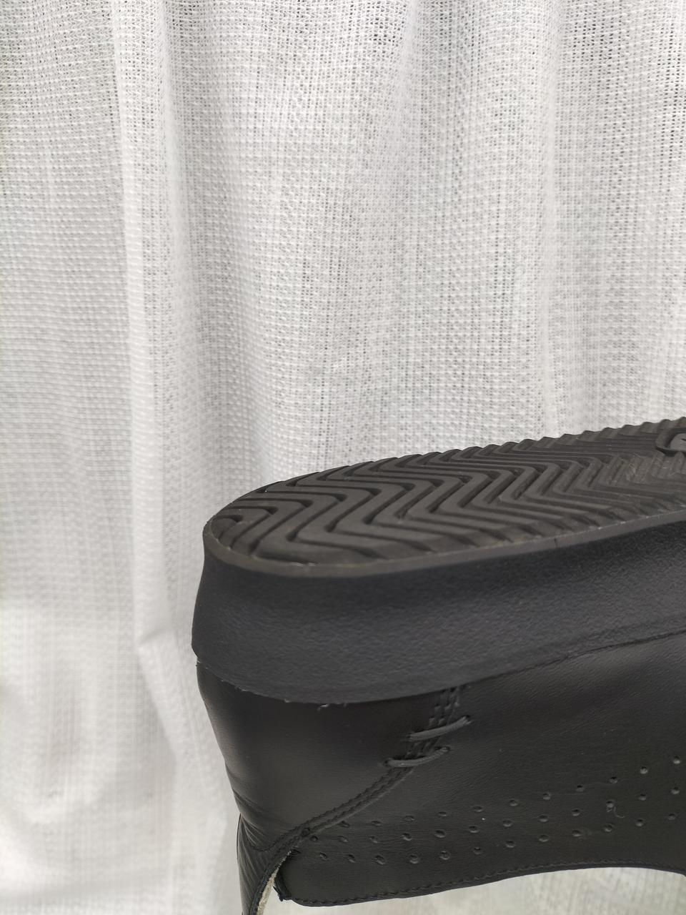 右足　ソール部分