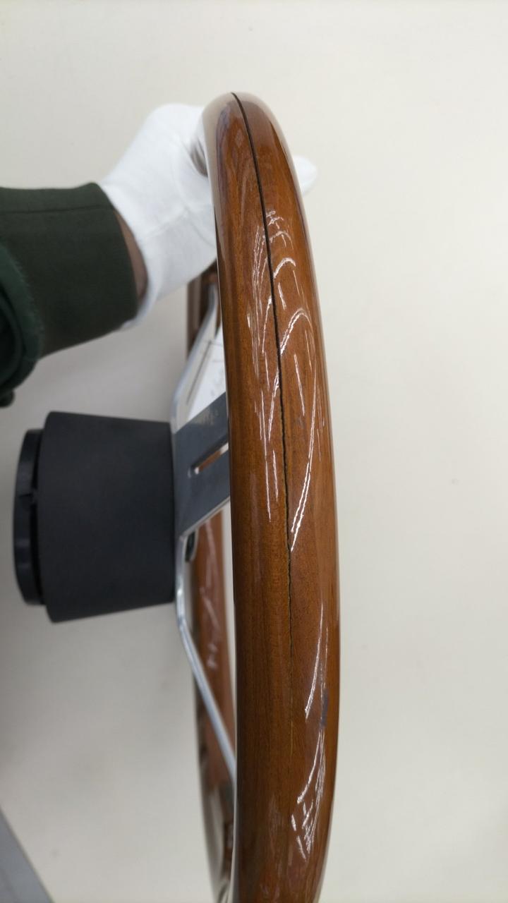 外周全体にもヒビあり