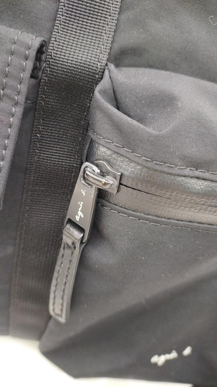 ファスナー金具日常使いの細かいキズあり