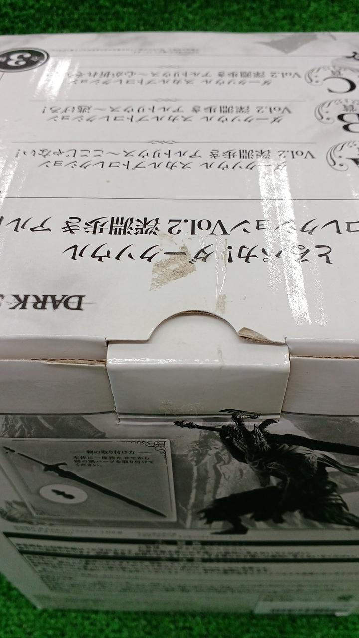 外箱テープ跡あります