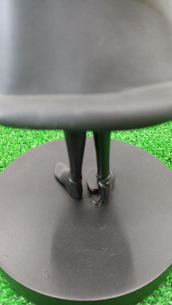 台座足置く場所ズレあります。