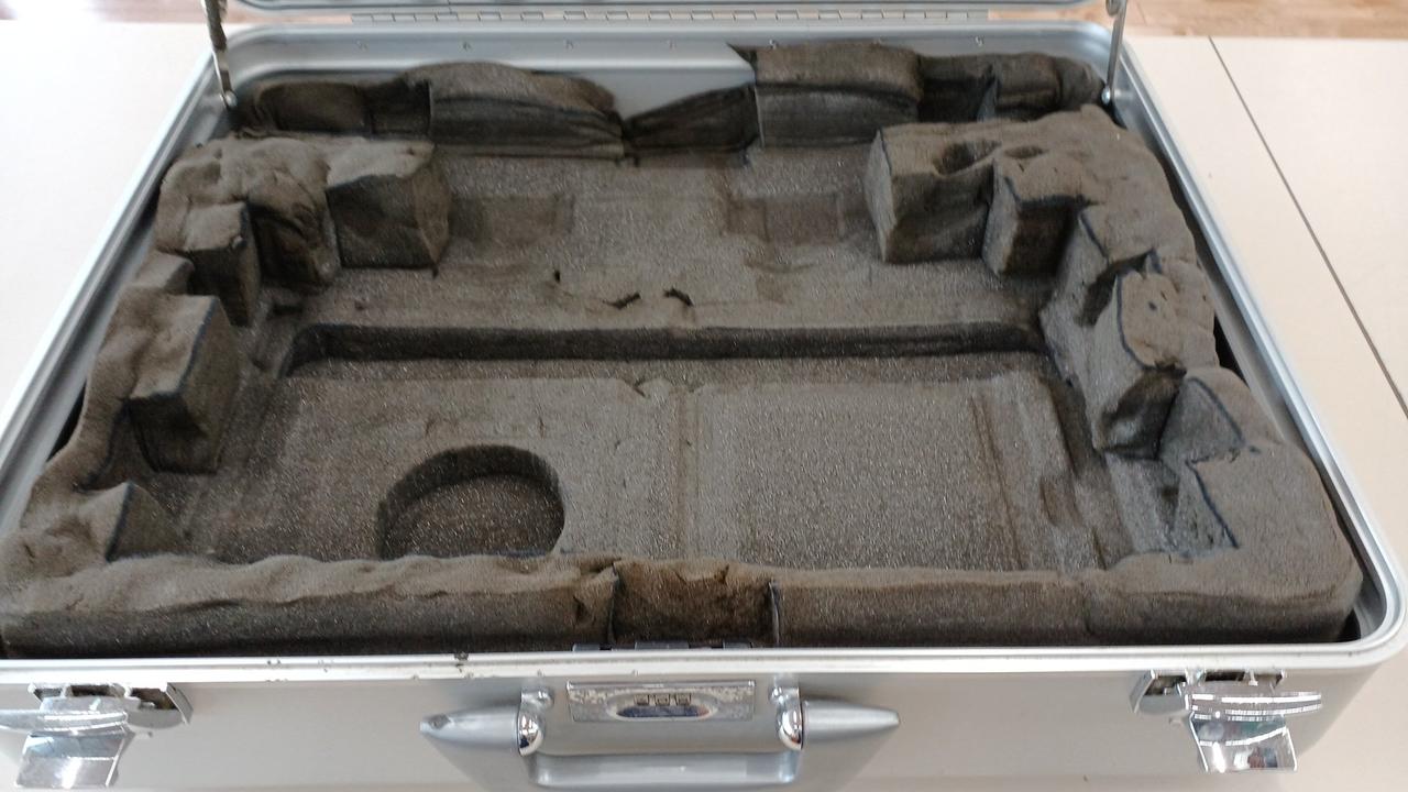 スポンジ部分が劣化でボロボロです