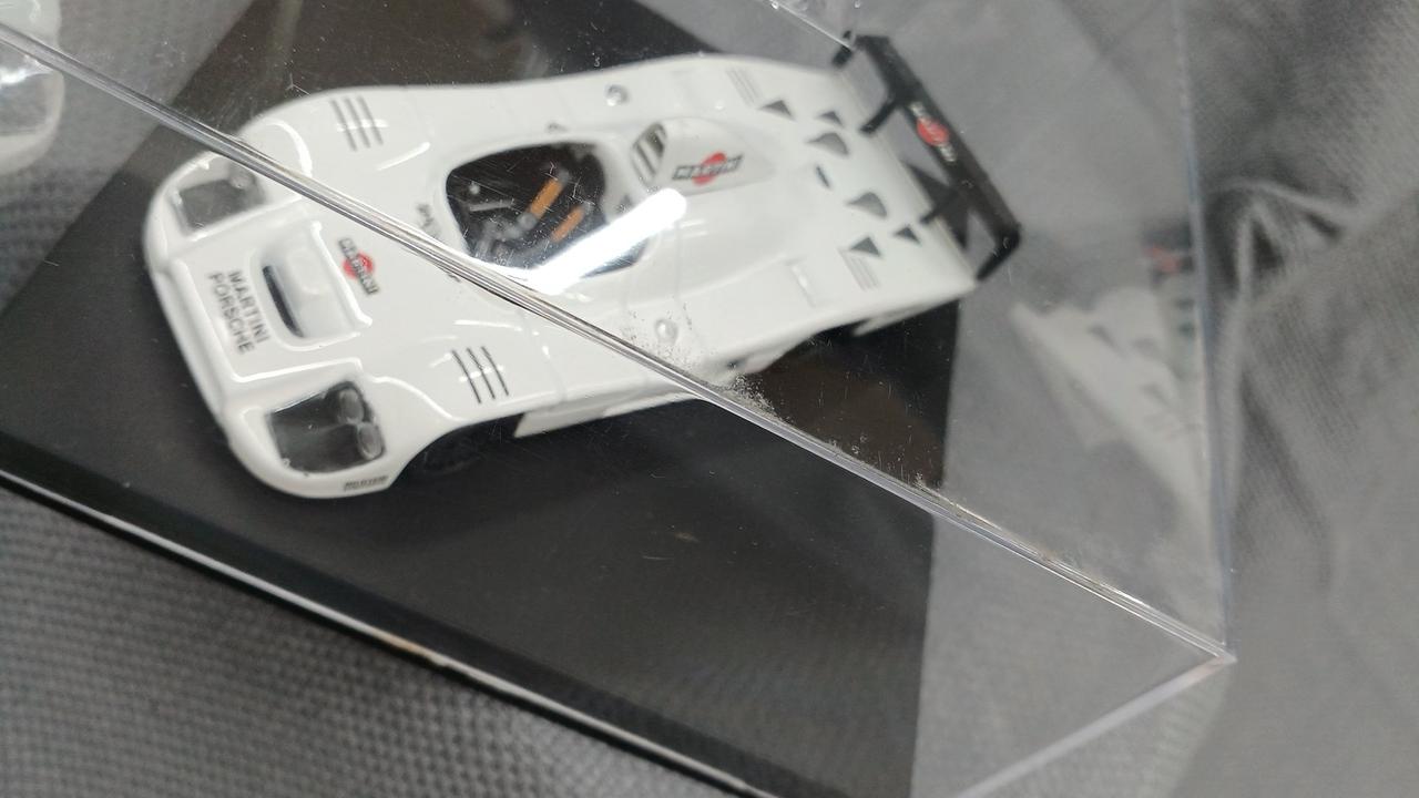 ケース縁キズあり