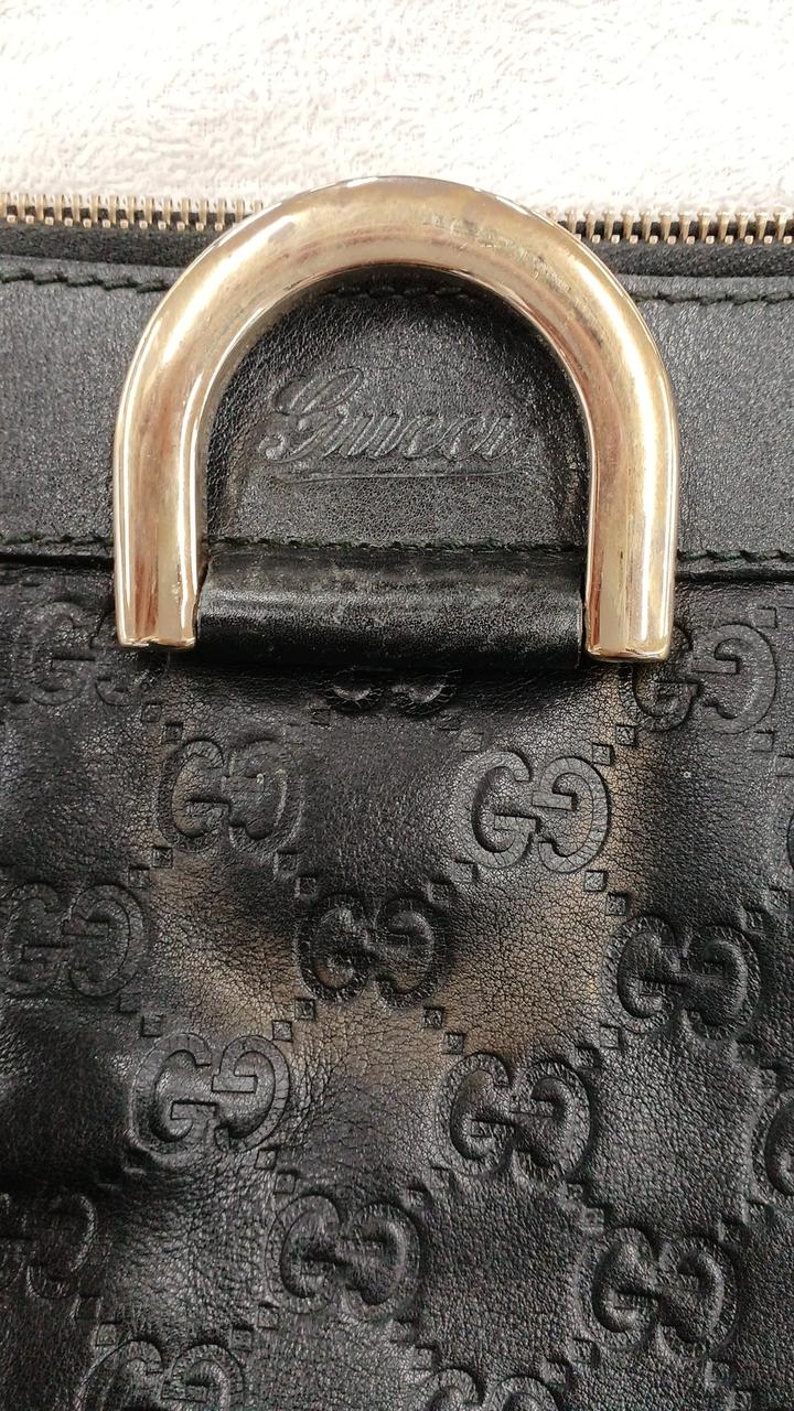 金具の跡がついています。