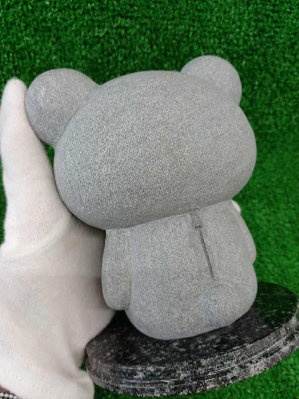 よく見ると全体的にシミのようなもの有り