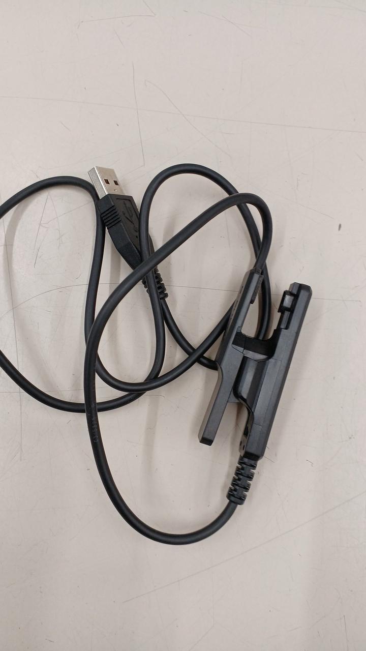 付属は充電ケーブルのみです