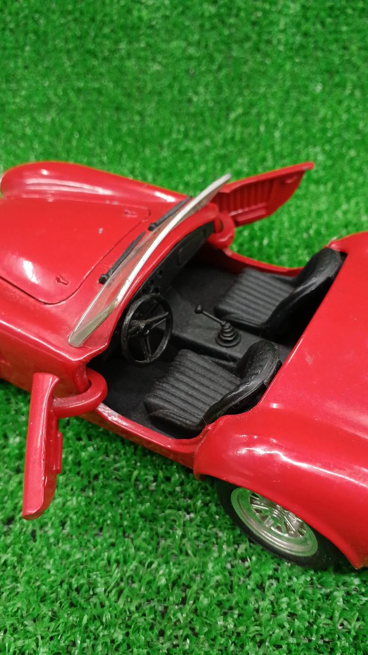 タイヤとハンドルが連動して動きます