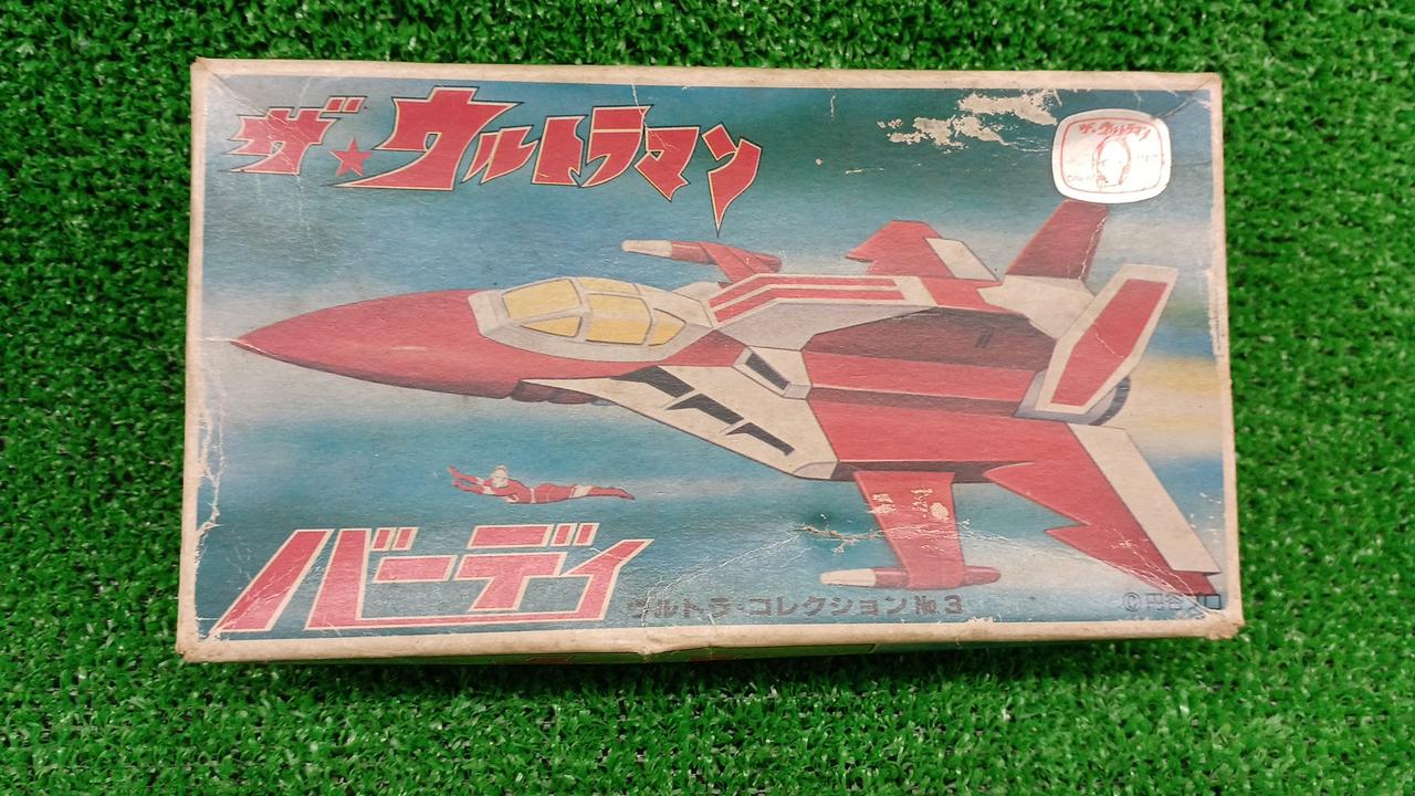 経年によりスレや凹み歪みあります