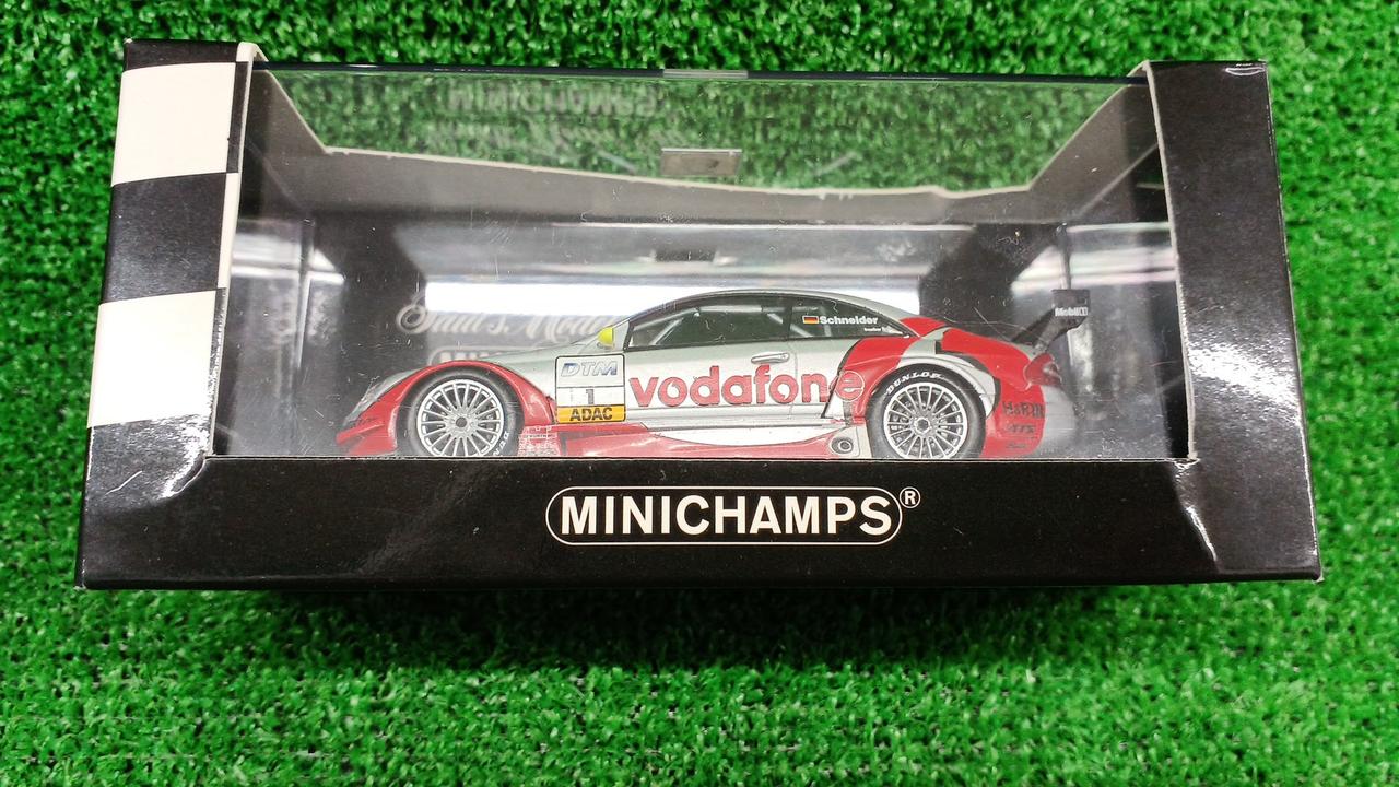 箱の正面下部部分折れあります。