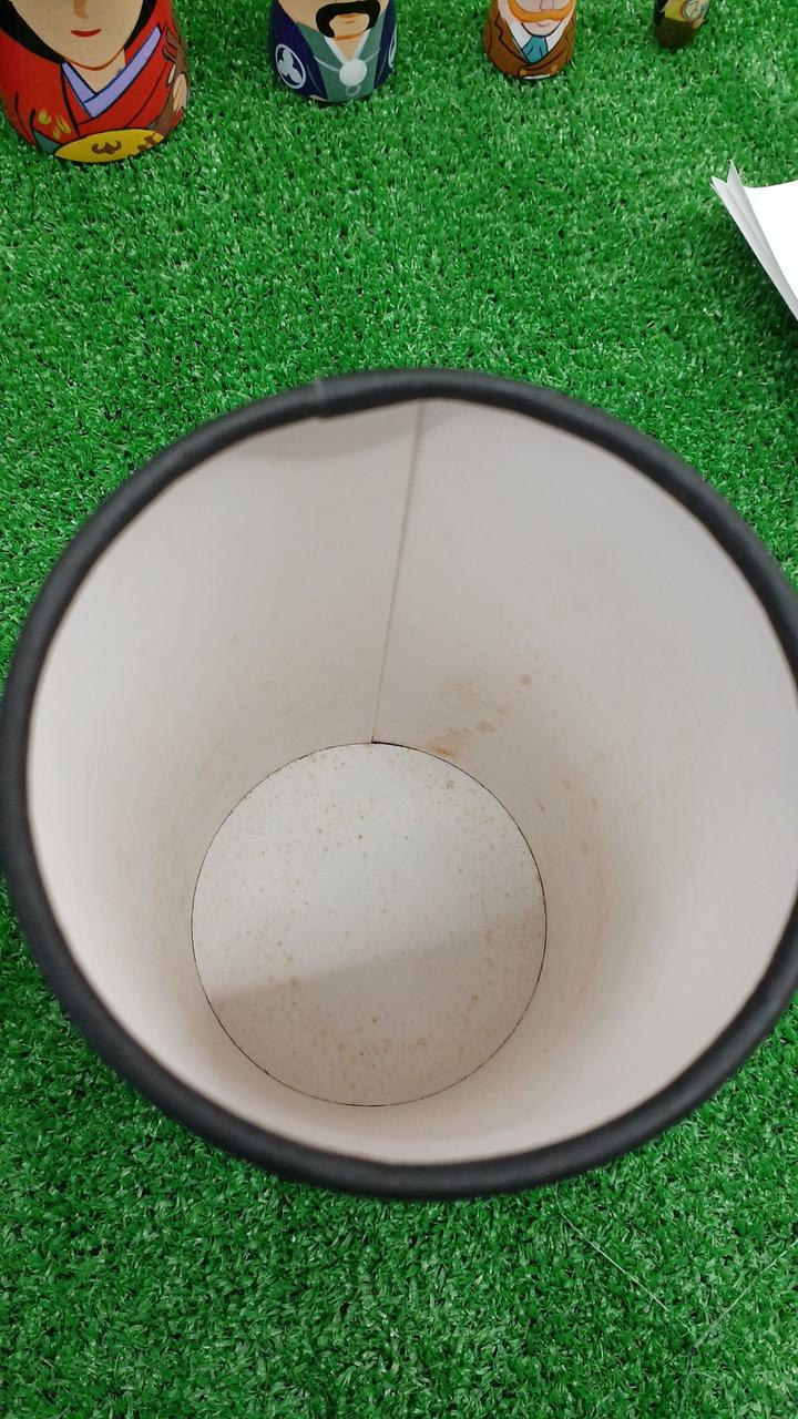 箱のなかにシミが出ています