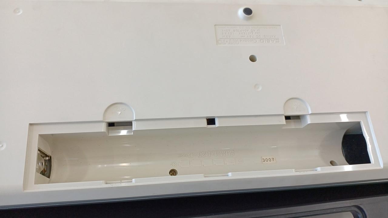 単1電池5本使用します。