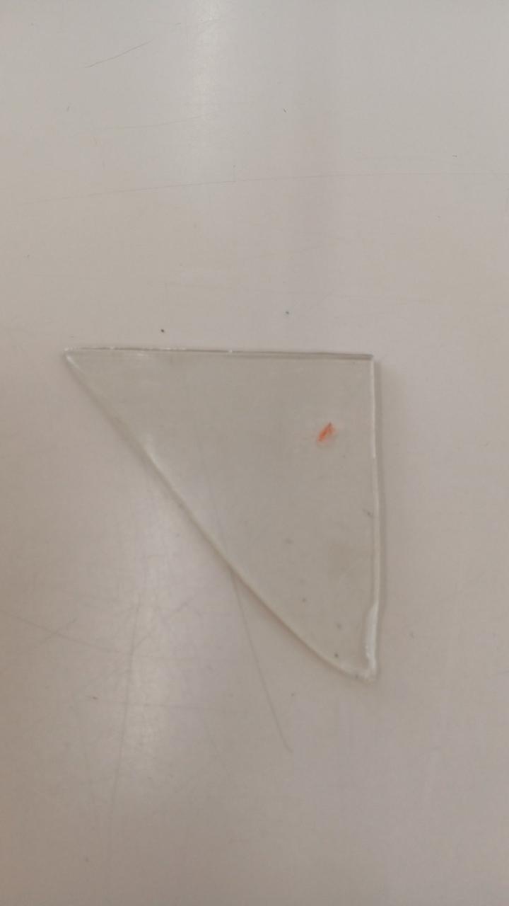 割れた破片あります