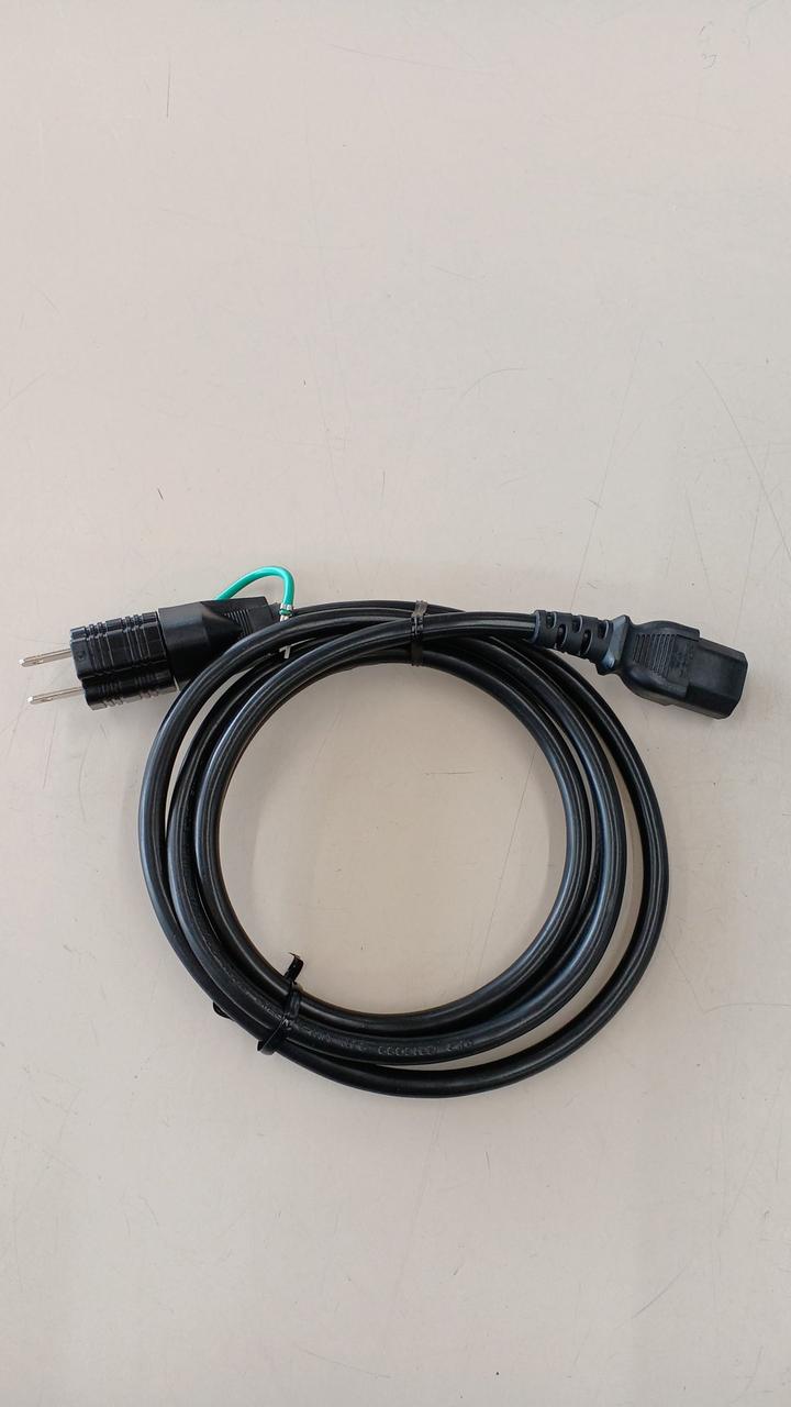 付属は電源ケーブルのみ