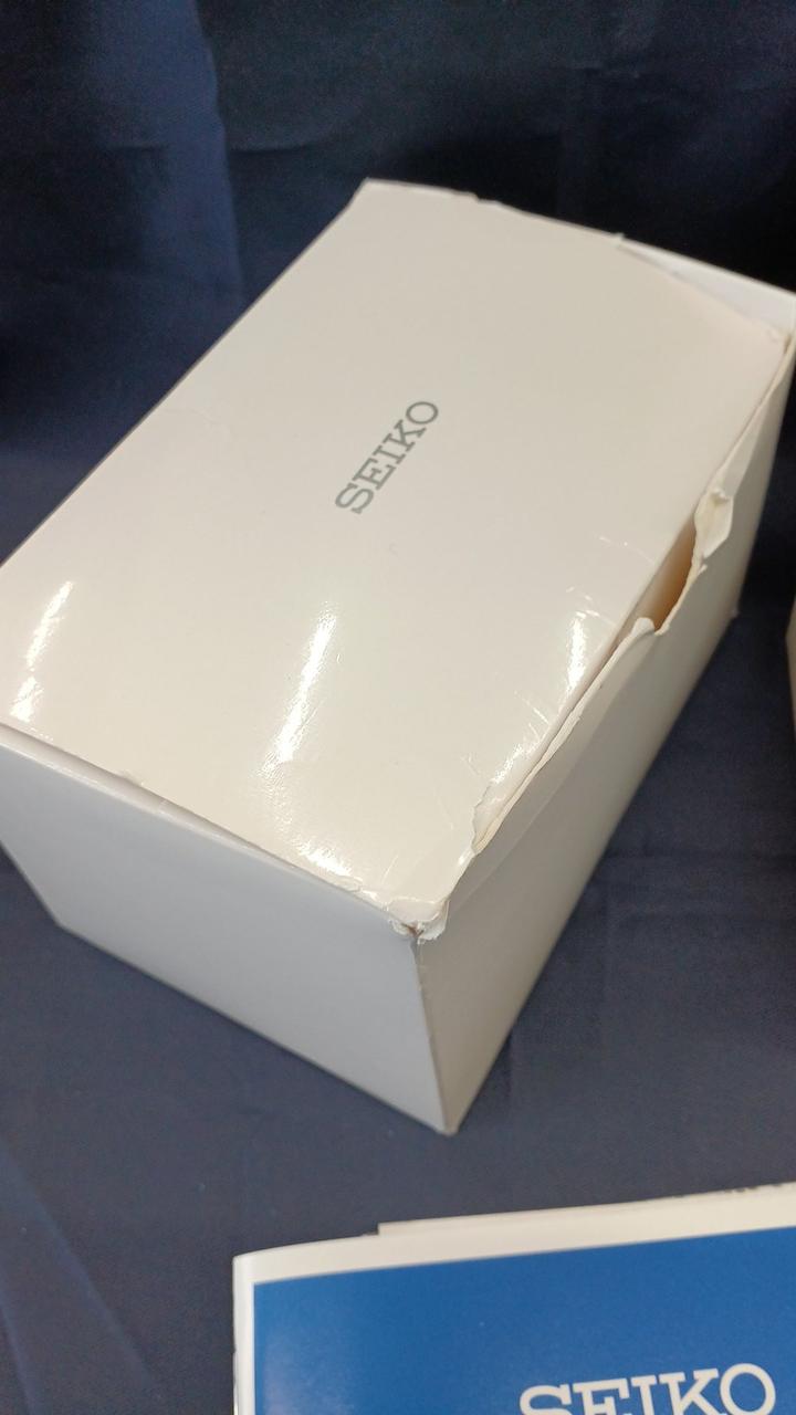 外箱傷みあります