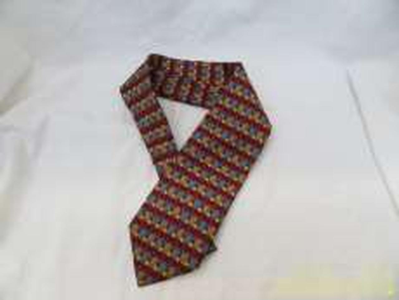 半分の所辺りに吊下げフックの跡がついてい