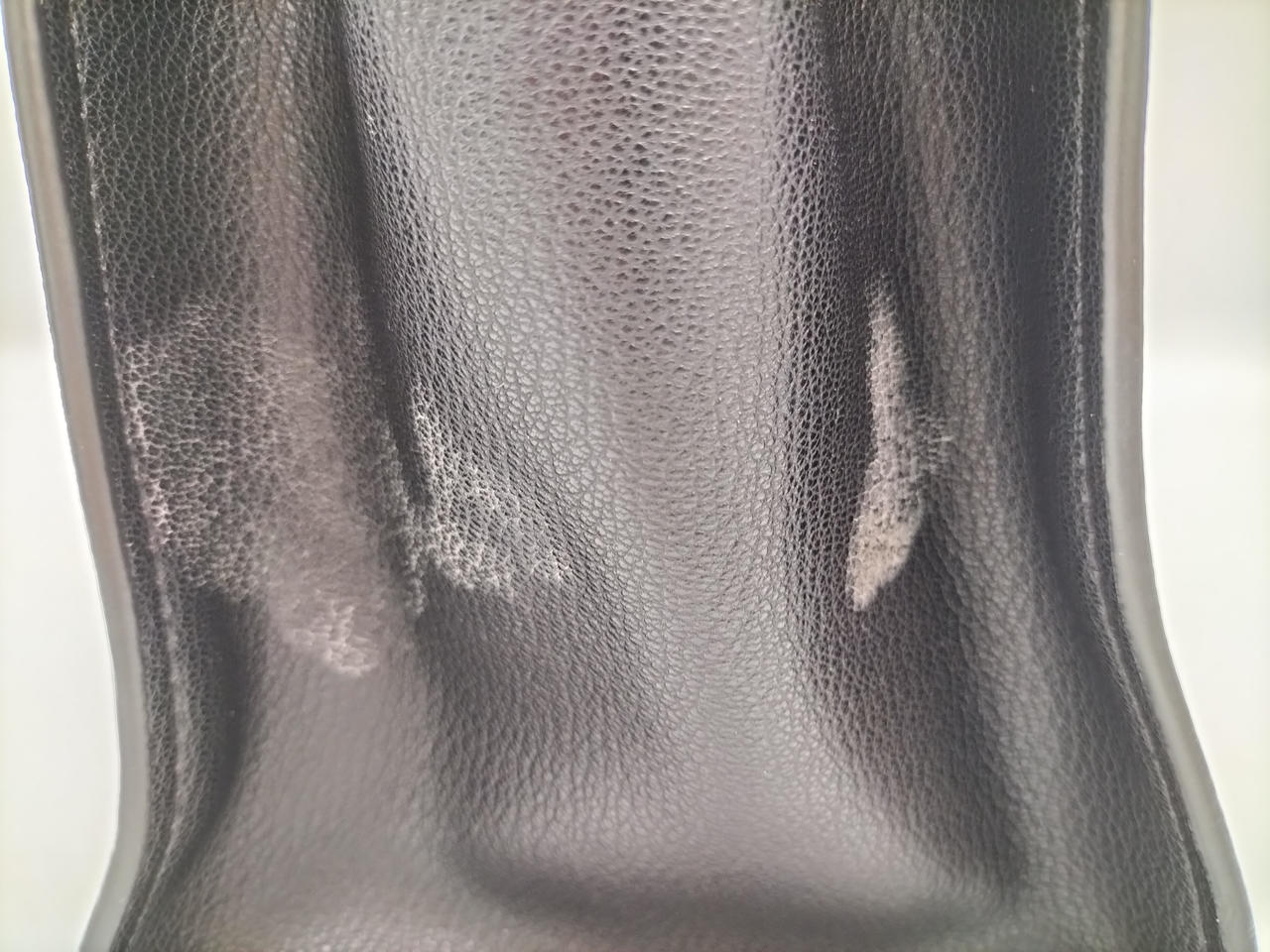 カビではないと思われますが汚れ有り。