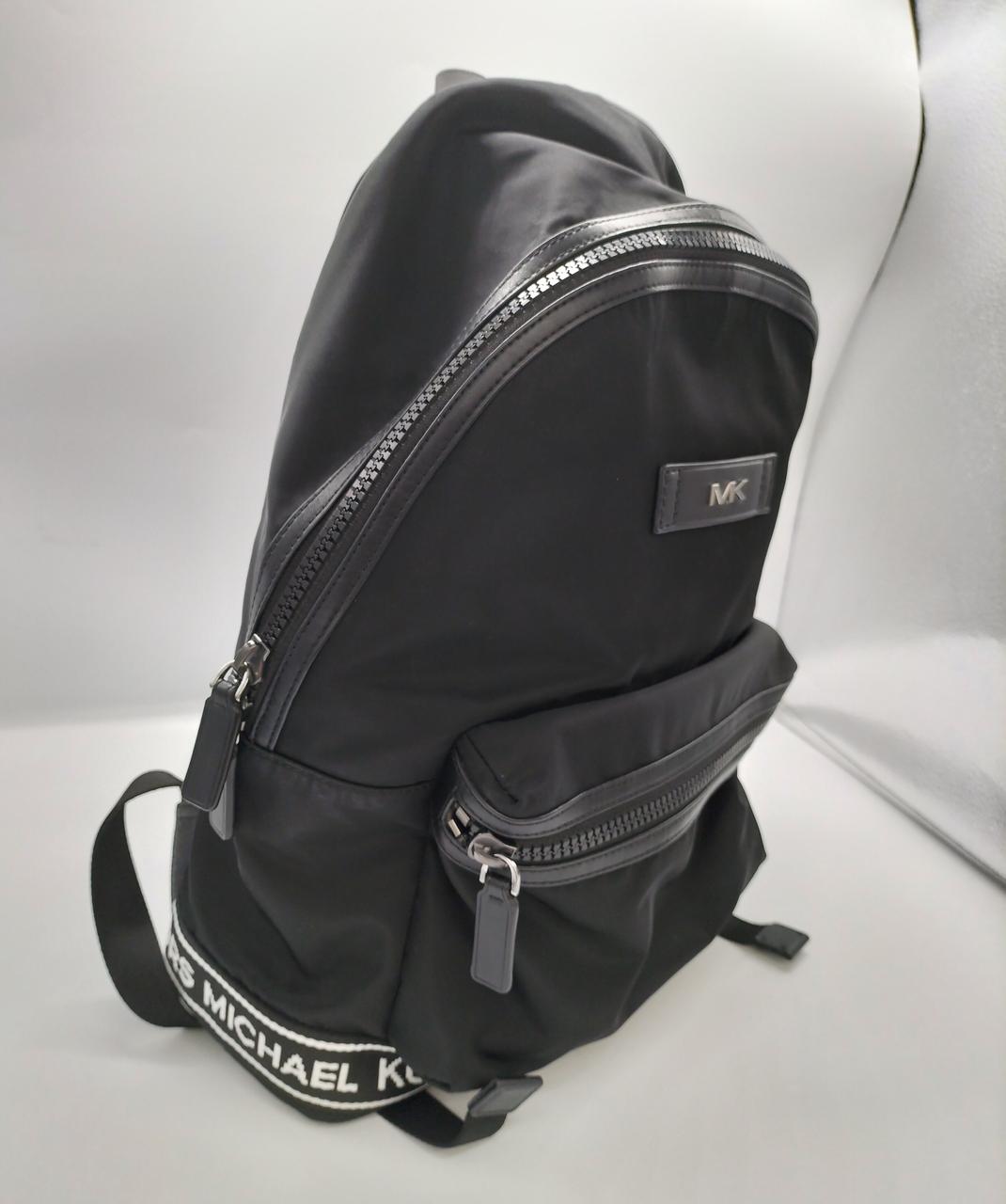 未使用に近い マイケルコース リュック 総柄 MK 大容量 ユニセックス 黒 赤 未使用に近い マイケルコース リュック 総柄 MK 大容量 ユニ