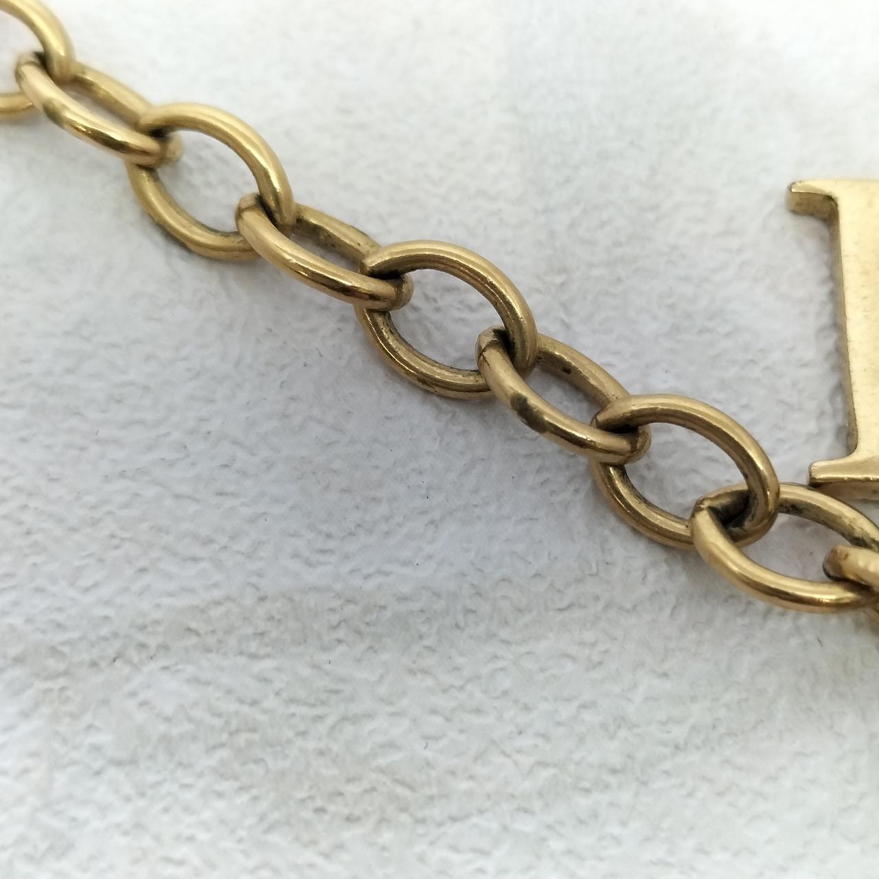 くすみ、変色あり