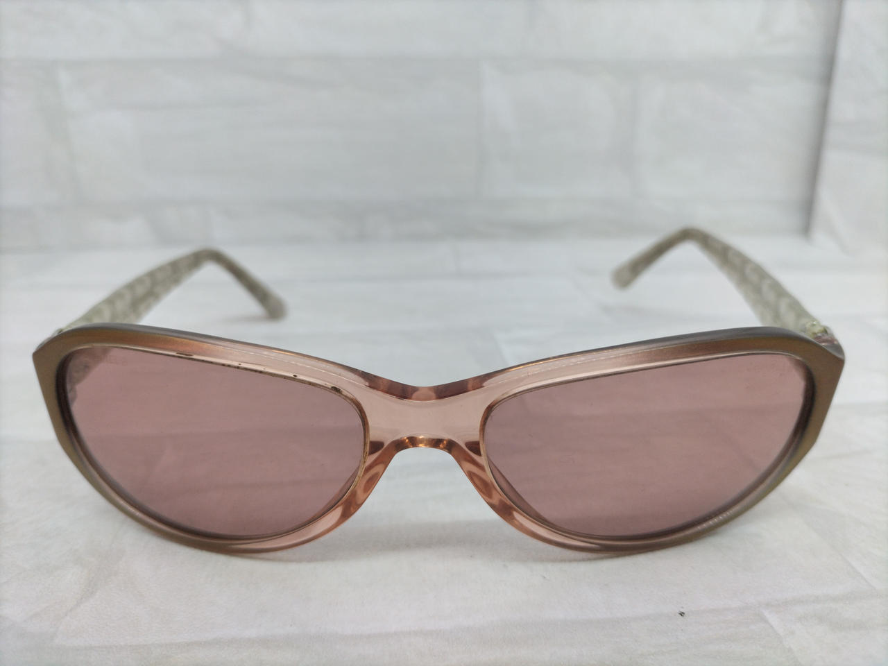 左右のバランスが違います。