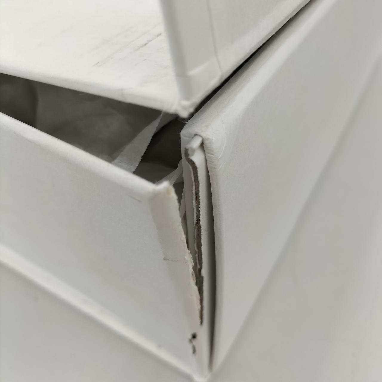 箱のイタミが結構あります