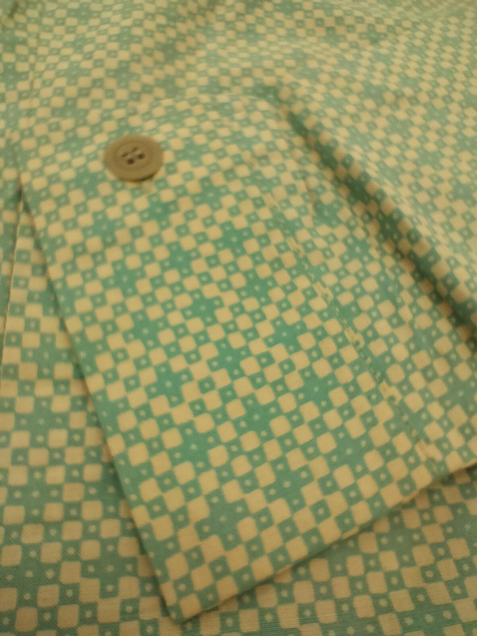 こちらの色が実物に近いです。