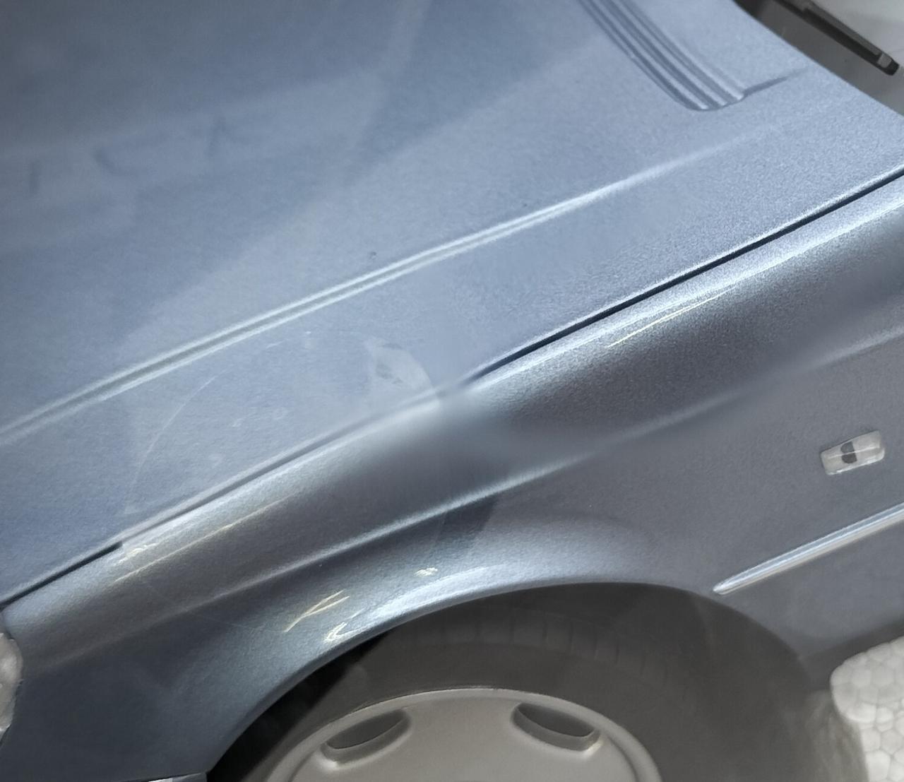 外箱透明の窓に凹みあり