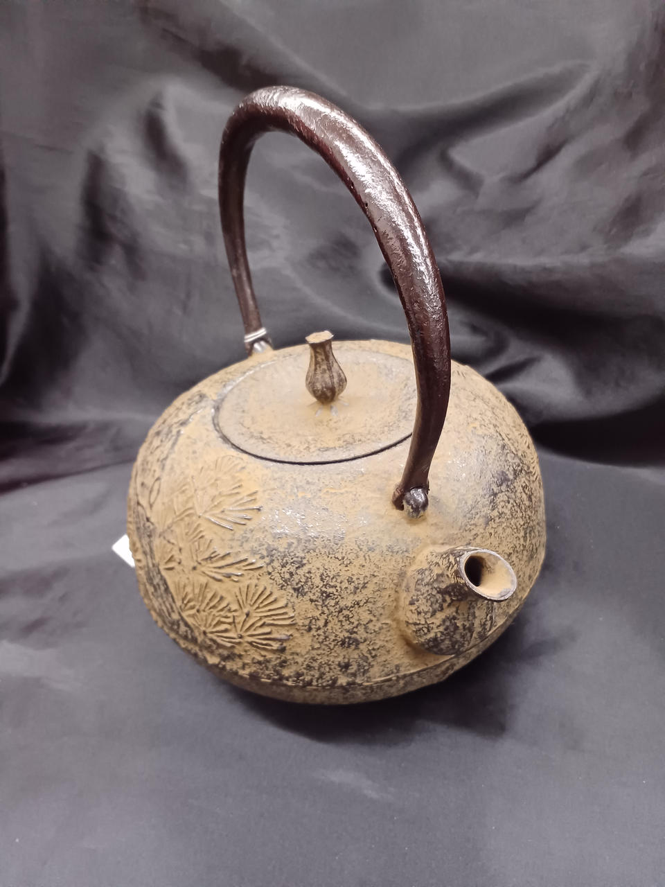 南部鉄器 型番:鉄瓶 新丸形松 南部鉄瓶 南部鉄器 型番:鉄瓶 新丸形松 南部鉄瓶