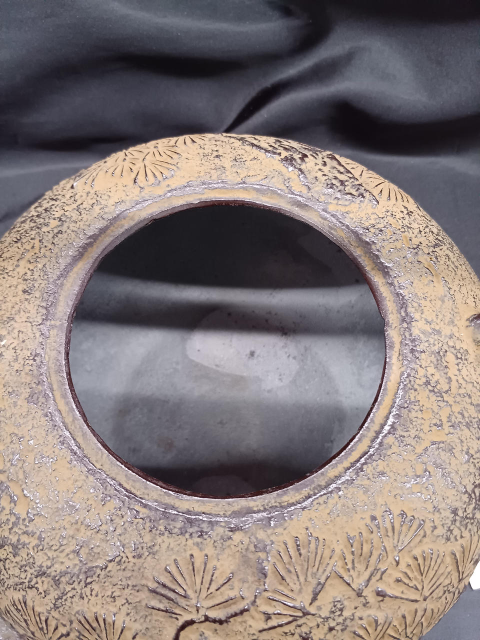南部鉄器 型番:鉄瓶 新丸形松 南部鉄瓶 南部鉄器 型番:鉄瓶 新丸形松 南部鉄瓶