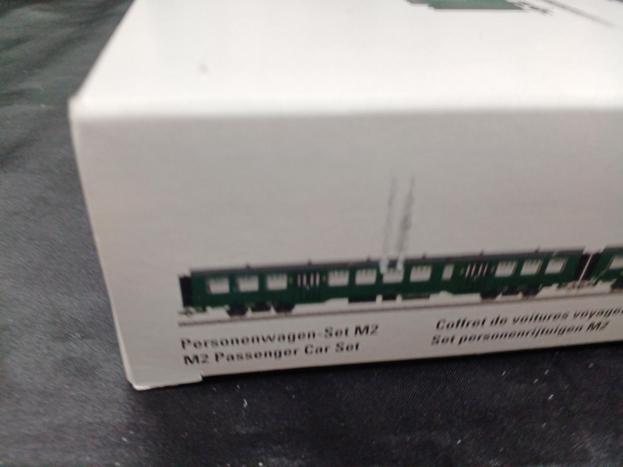 化粧箱の一部に傷みあり