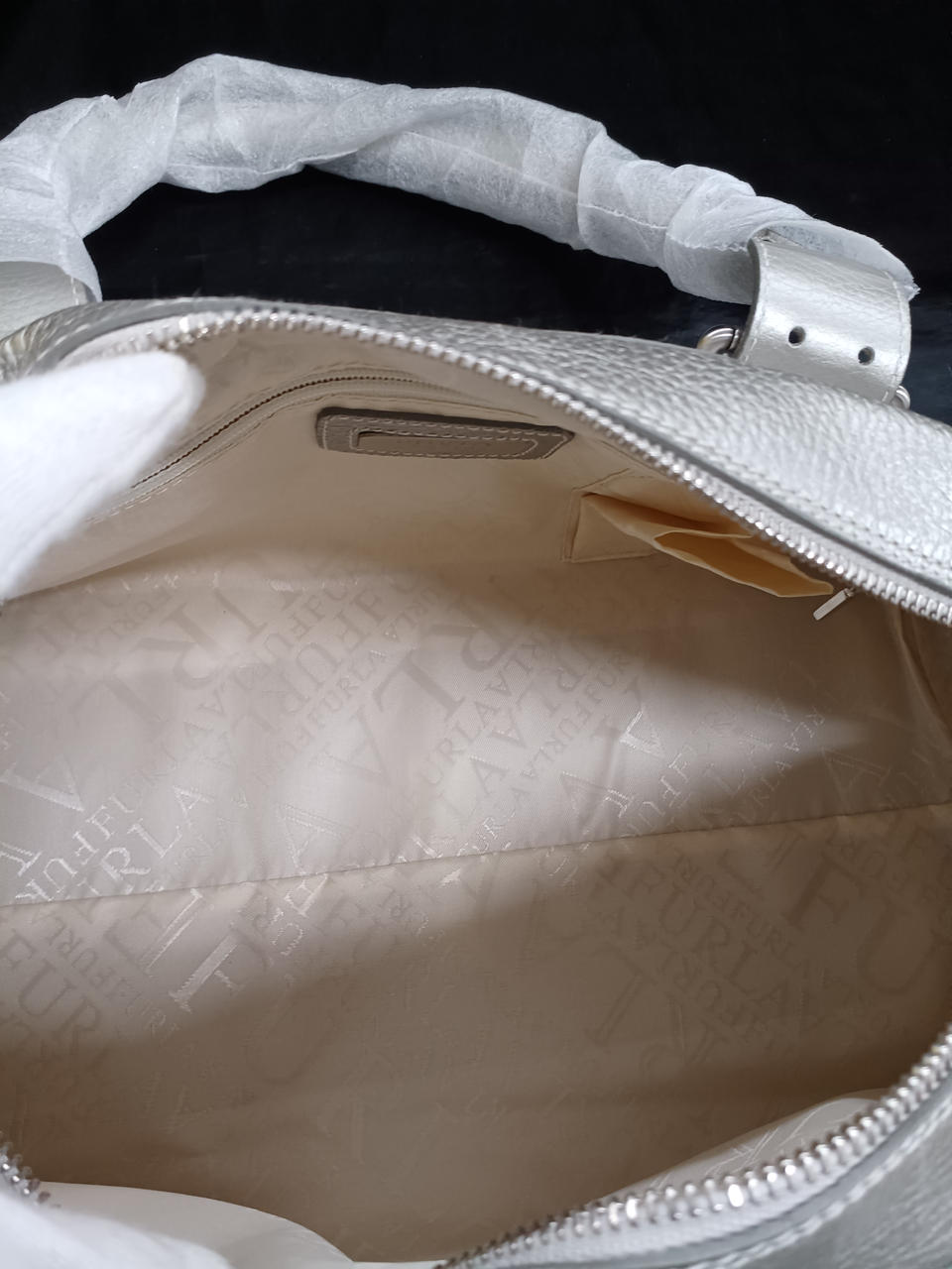 内側 クリームイエロー色