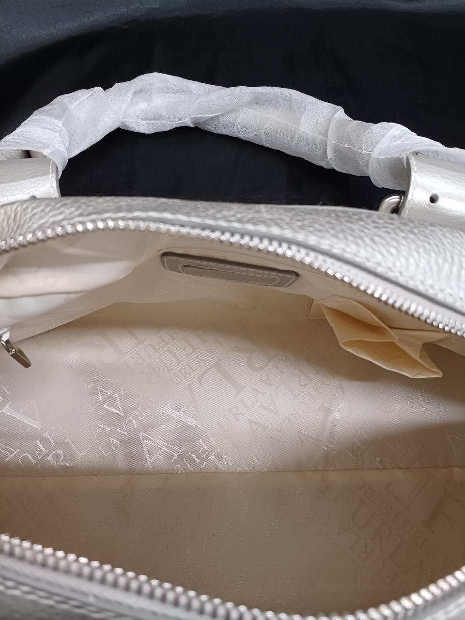 内側 クリームイエロー色