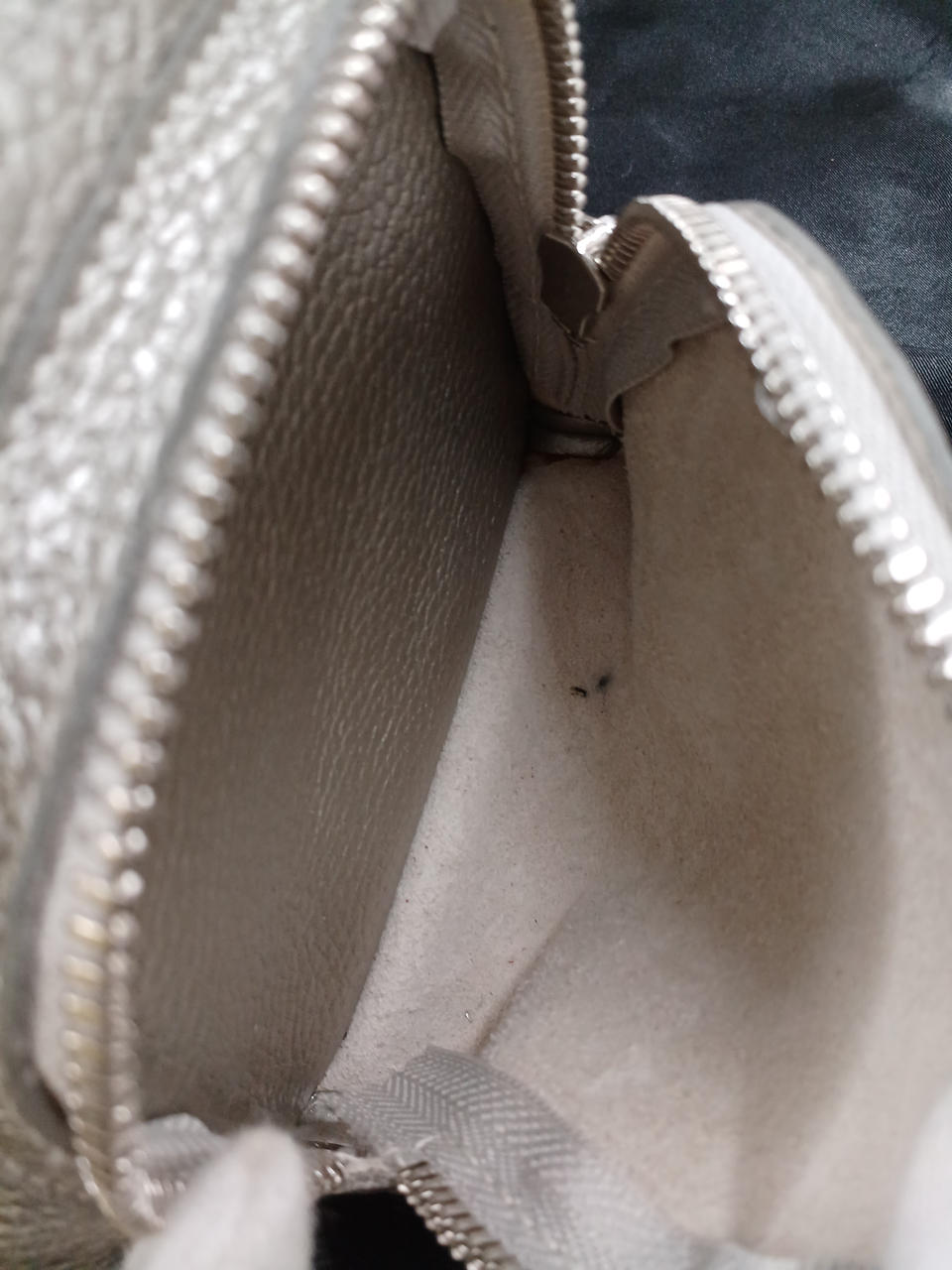 左ファスナーポケット
内側に汚れあり