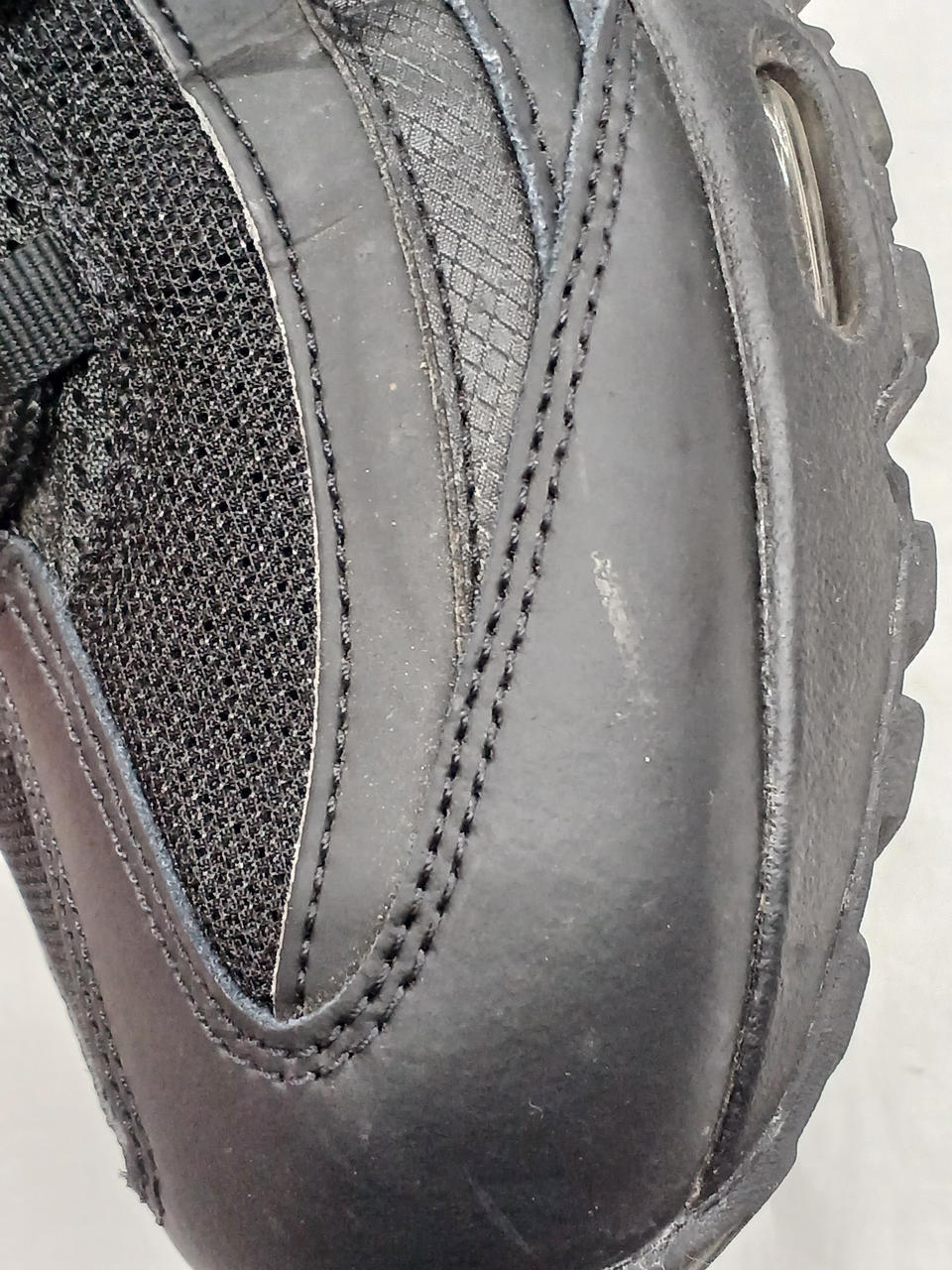 左外側にキズあり