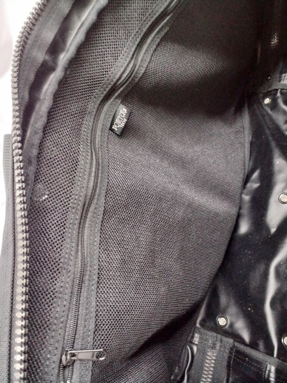 内部ファスナーポケット