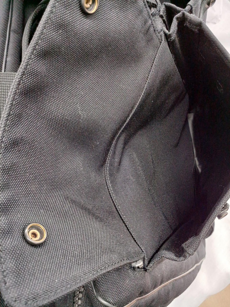 外側ポケット内部
