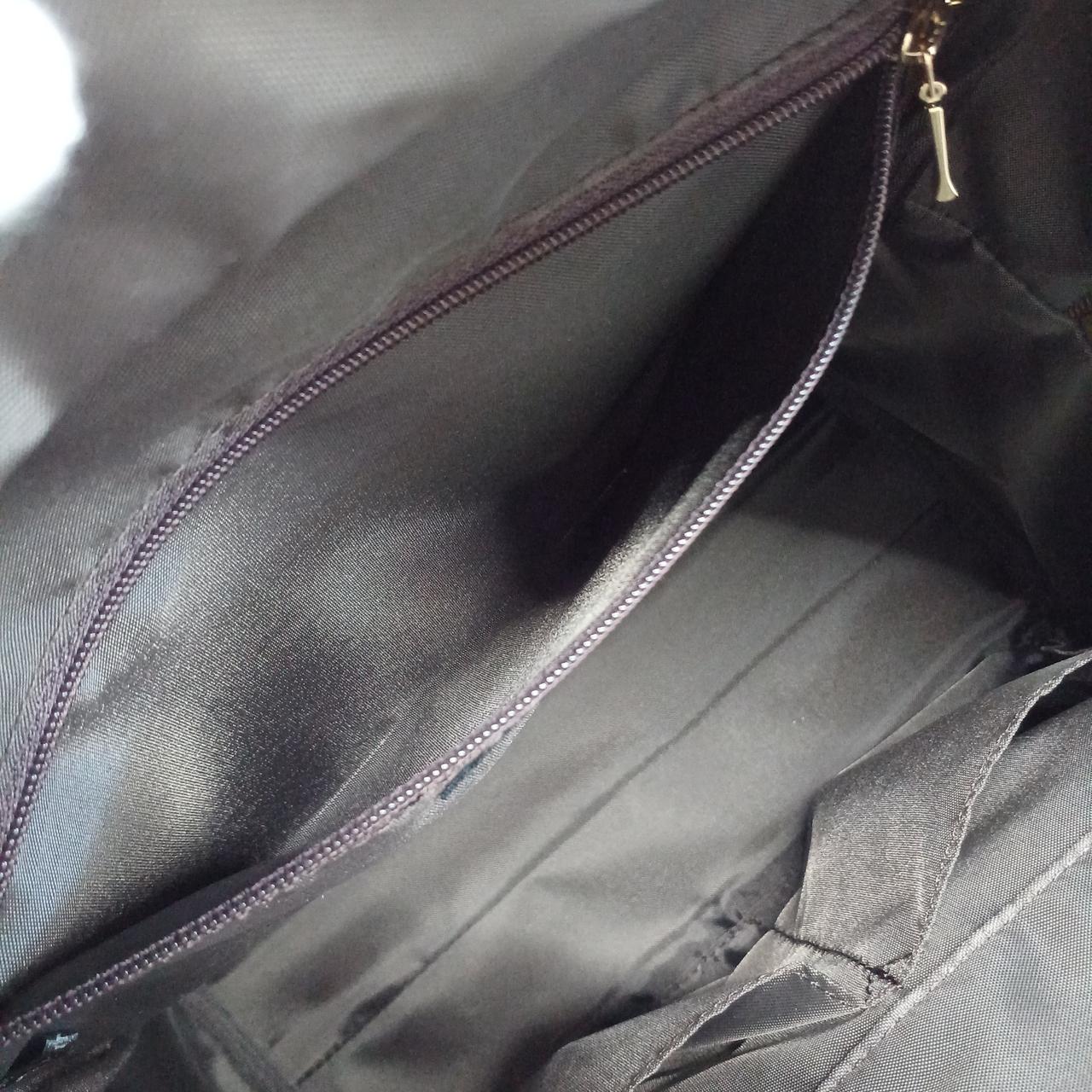 内側ファスナーポケット内部