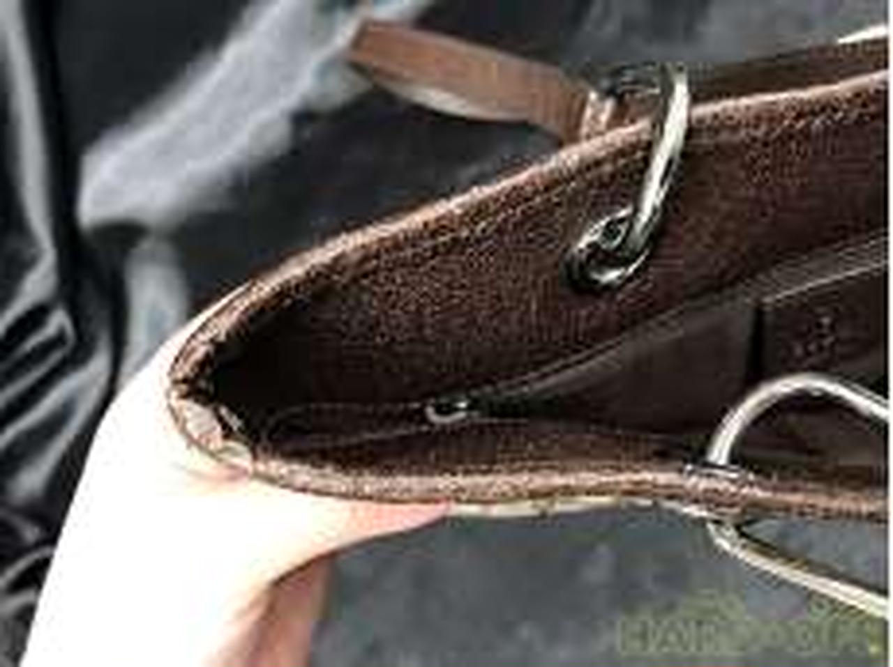 バッグ上部、擦れ、ひび割れあり